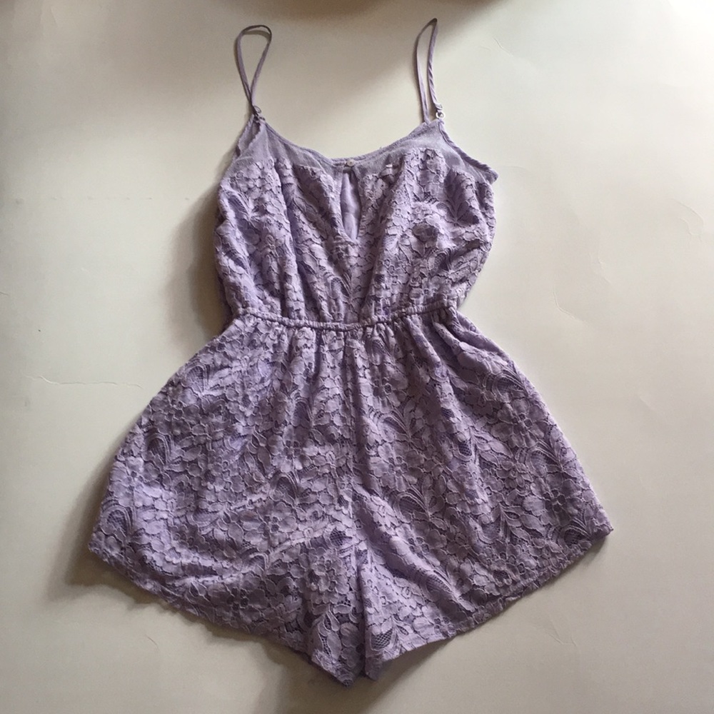 Lace overlay lilac romper - Picture 2 of 6